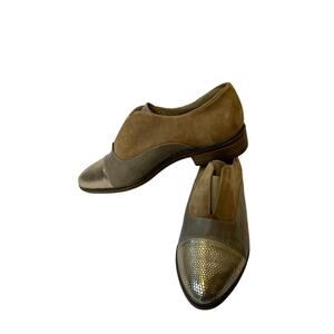 Tamaris Leather & Suede loafer with gold tipped toes, Tan, slip-on sz.39
